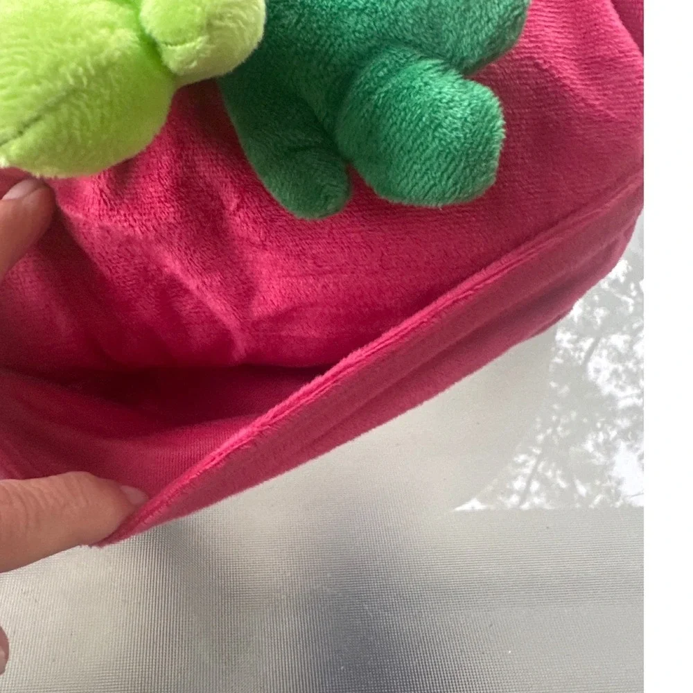 Room 2 Room plush reading